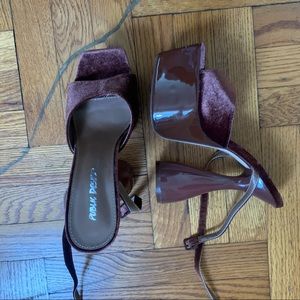 Brown strappy platform chunky heel